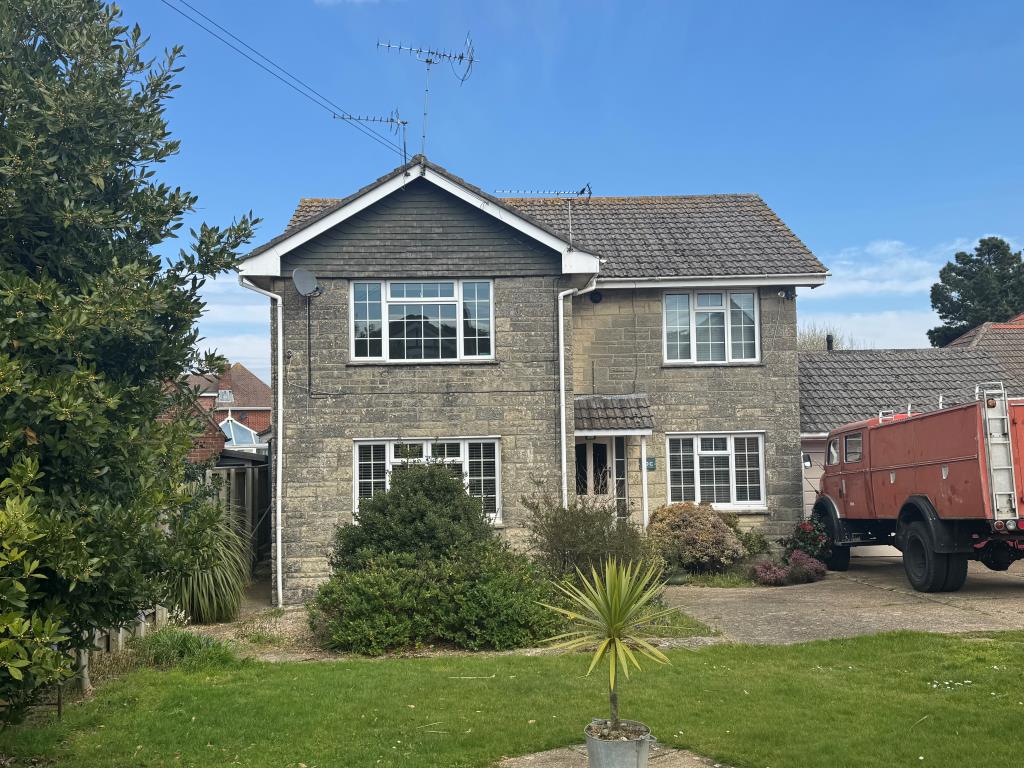 Lot: 129 - TWO-BEDROOM FLAT WITH GARAGE AND GARDEN - A View of the Front Elevation